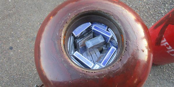 Партию контрабандных сигарет в газовых баллонах обнаружили таможенники в Сочи