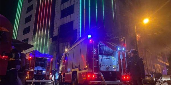 В Краснодаре ликвидировали пожар в 7-этажном здании с гостиницей и рестораном