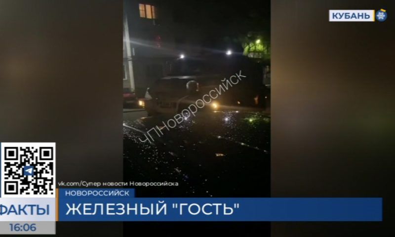 Броневик протаранил три припаркованных автомобиля в Новороссийске