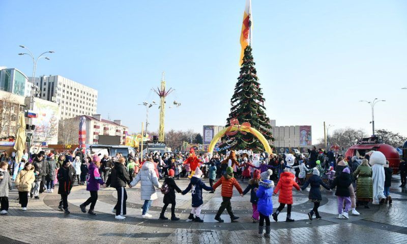 В Краснодаре торжественно открыли главную городскую елку
