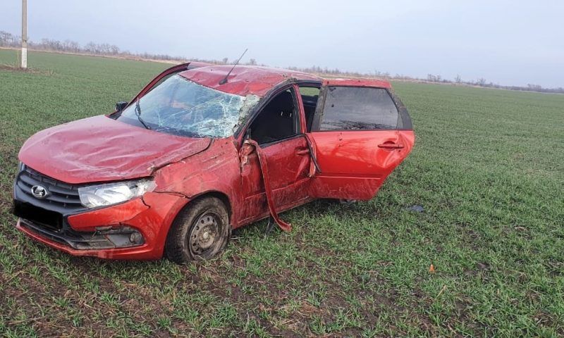 Водитель Lada вылетел с трассы и погиб в Гулькевичском районе
