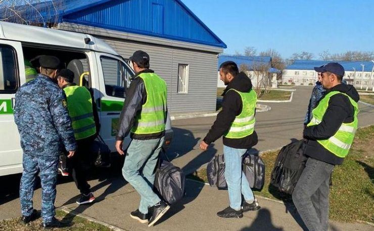 Глава МВД РФ заявил о необходимости ужесточения контроля за преступностью среди мигрантов