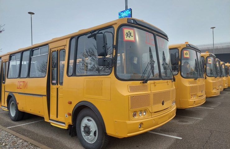 Школам Краснодарского края передали 55 новых автобусов