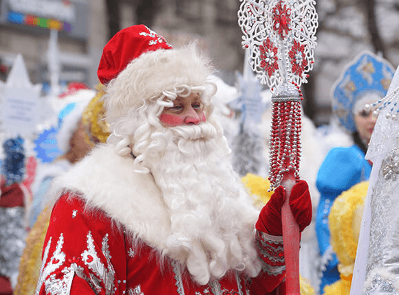 Советы родителям, которые хотят пригласить Деда Мороза и Снегурочку для детей, дали в Роспотребнадзоре