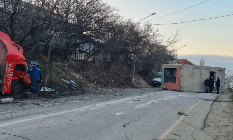 Дом на дороге: водитель грузовика с отказавшими тормозами устроил массовое ДТП в Анапе