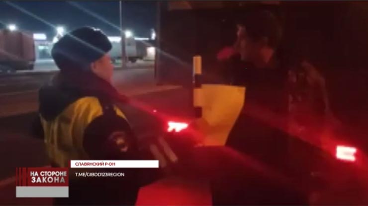 Полицейские провели профилактические беседы с водителями большегрузов в Славянском районе