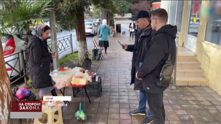 Уличные торговцы в Сочи попались на продаже поддельной красной икры
