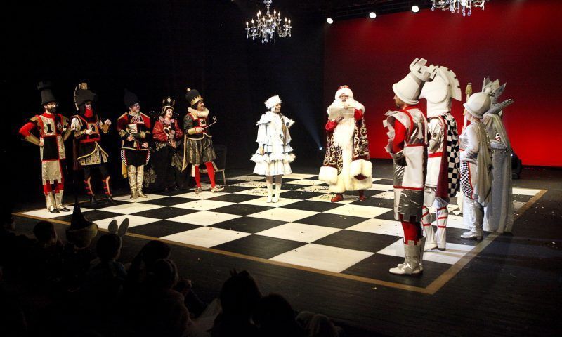 Тайну Белого Короля открыли на «Семейной елке» в Молодежном театре Краснодара. Фоторепортаж