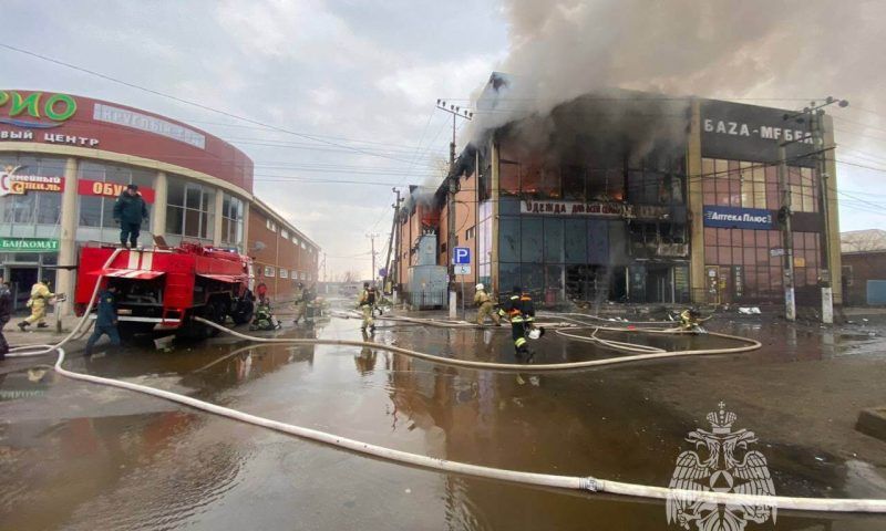 Крупный пожар в торговом центре произошел в Тбилисском районе