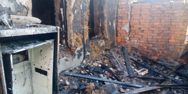 На Кубани из-за короткого замыкания проводки обогревателя сгорел дом, погибла 47-летняя женщина