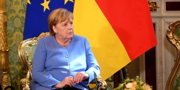 Чистосердечное признание Меркель: Запад целенаправленно готовил Украину к войне