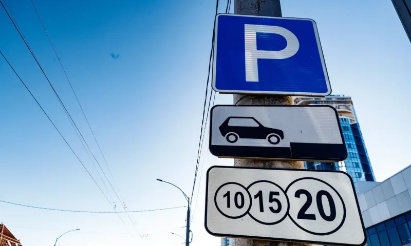 В мэрии Краснодара рассказали, кому можно бесплатно пользоваться городскими парковками