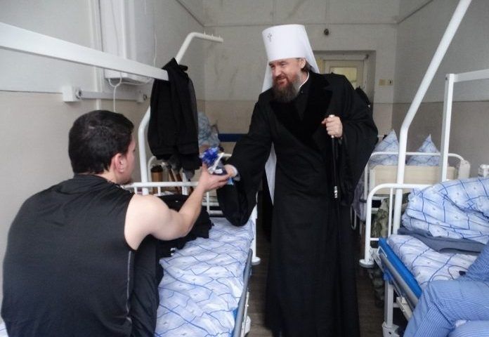 Митрополит Григорий в Рождество посетил военный госпиталь Краснодара