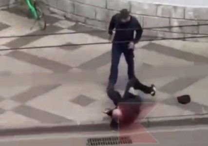 В Краснодаре разыскивают мужчину, ранившего ножом прохожего около ж/д вокзала