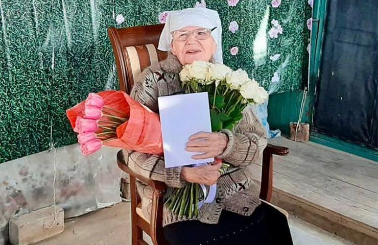 Вениамин Кондратьев поздравил ветерана Анну Згонникову со 100-летием