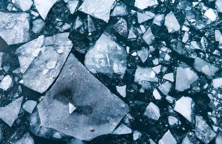 Больше 10 минут в ледяной воде: провалившуюся под лед девочку спасли в Динском районе