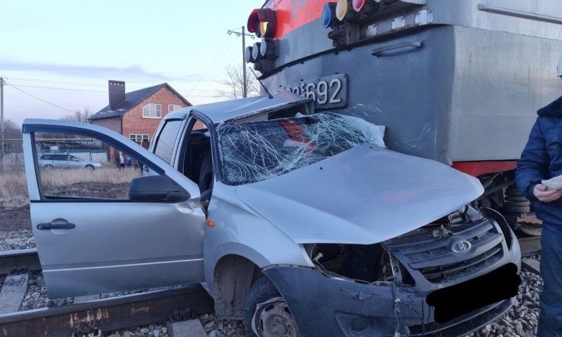 Пожилой водитель Lada погиб в ДТП с грузовым поездом в Кореновском районе