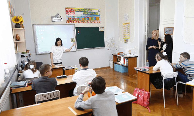 Вице-губернатор Анна Минькова посетила Центр поддержки семей «Дети-лучики»