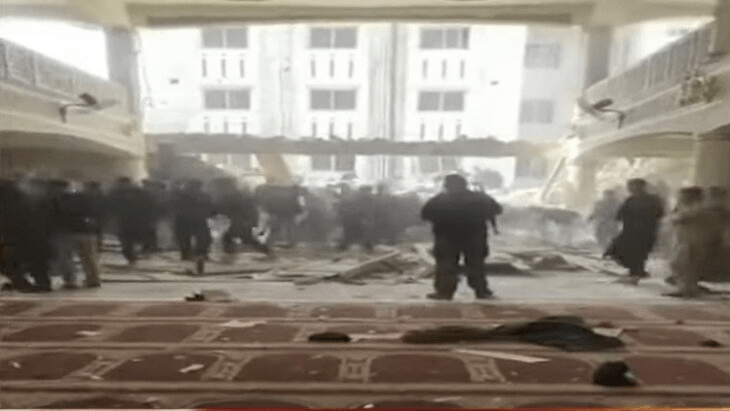 При взрыве в мечети в Пакистане погибли 28 человек