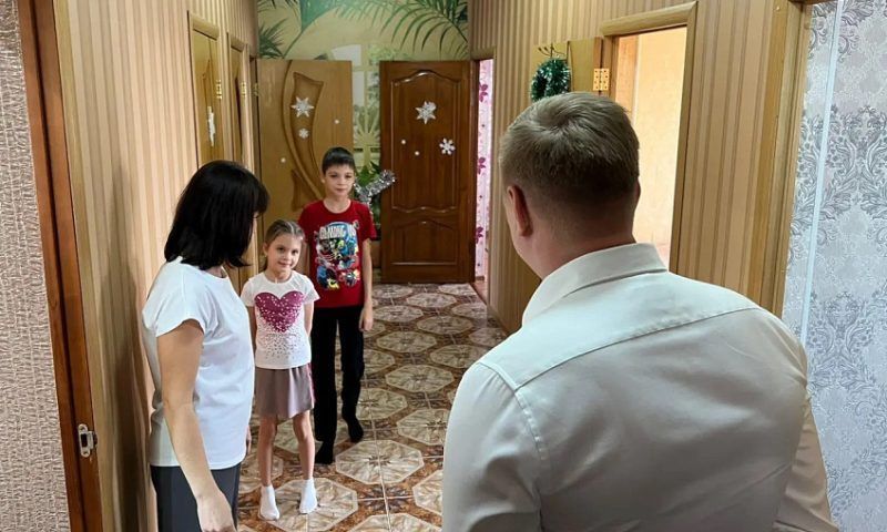 Вице-губернатор Игорь Чагаев встретился с родными участников СВО в Славянском районе