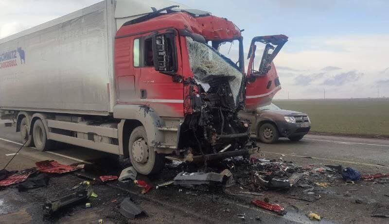 Водитель фуры пострадал в ДТП с цистерной и «Газелью» в Славянском районе