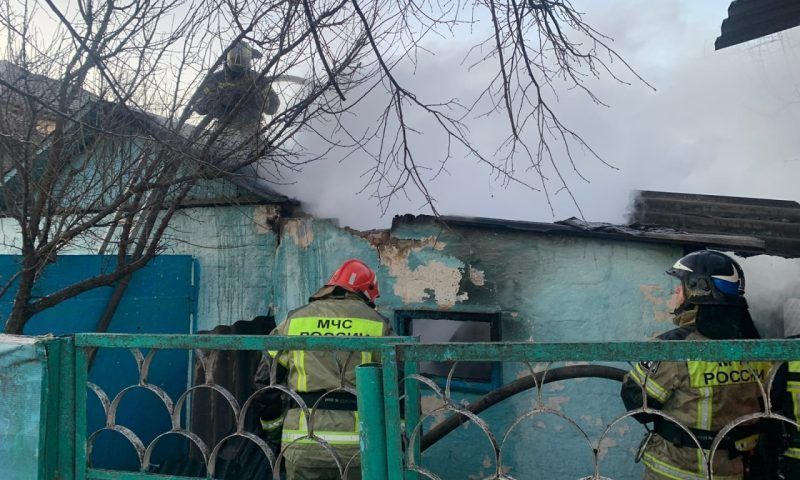 В Краснодарском крае из-за неосторожного обращения с огнем при курении сгорел частный дом