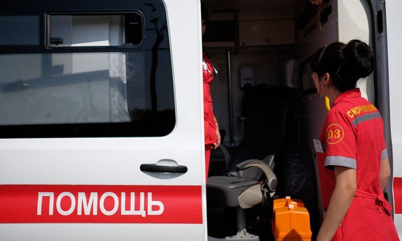 Женщина сорвалась со скалы в Абхазии, пострадавшую перевезли в больницу в Сочи