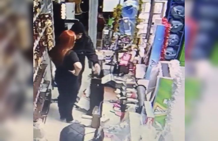 Парень с кухонным ножом ограбил круглосуточный магазин в Краснодаре