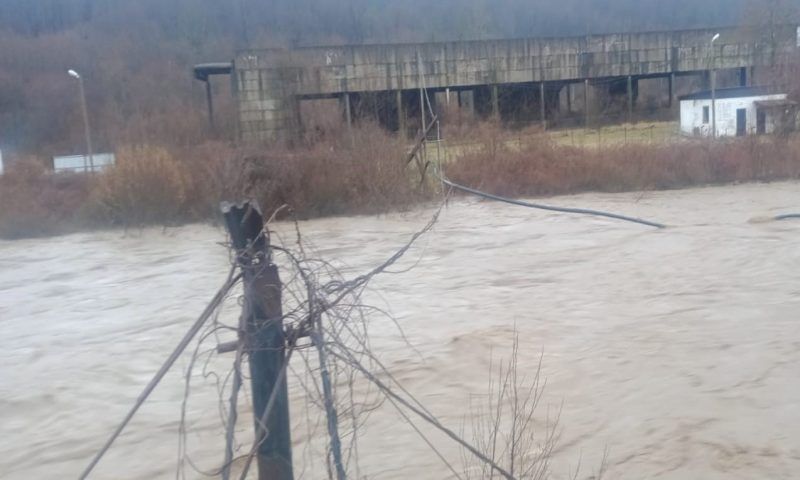 В Туапсинском районе поток воды в реке повредил водовод в селе Кирпичном