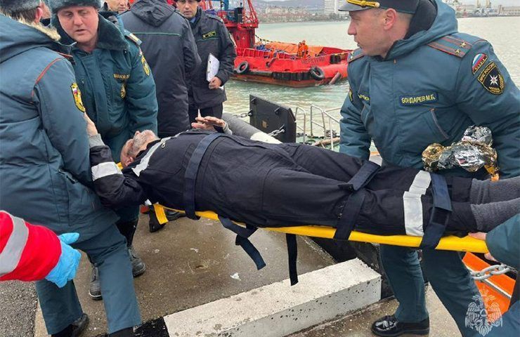 Членов экипажа затонувшего сухогруза госпитализировали в горбольницу Новороссийска