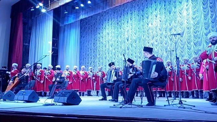 Первый концерт за 10 лет: артисты Кубанского казачьего хора выступили в Луганске
