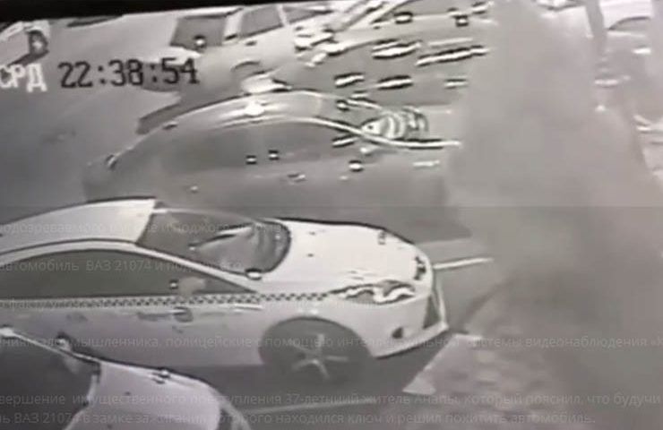 В Анапе пьяный мужчина угнал «Жигули» и сжег машину возле кладбища