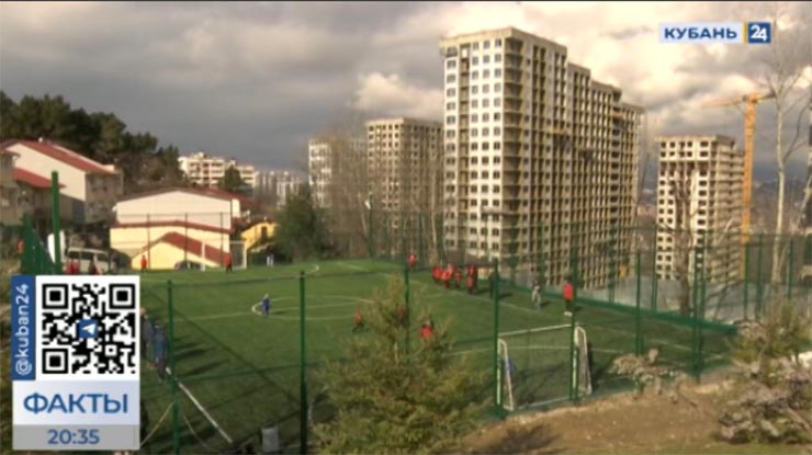 Два новых футбольных поля открыли в микрорайоне Бытха в Сочи
