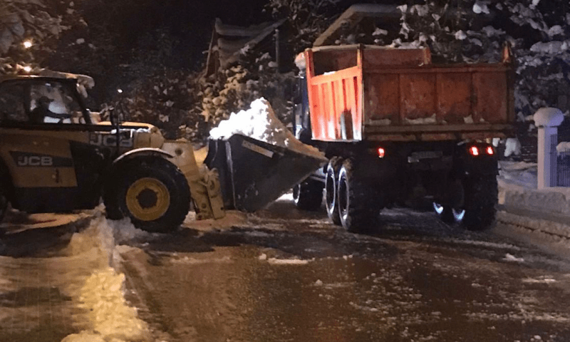 Дороги Краснодарского края ночью от снега расчищала 401 единица техники