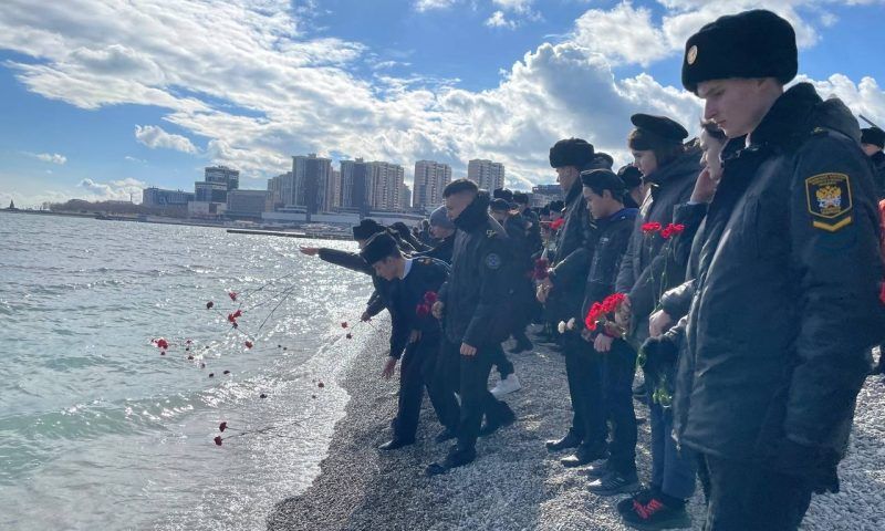 Ушаковцы провели юбилейную акцию памяти «Красная гвоздика» в Новороссийске