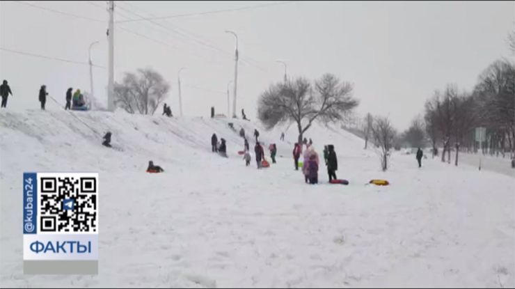 Несмотря на непогоду: как жители Краснодарского края радовались сильному снегу