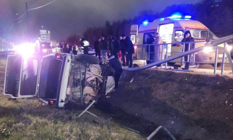 Водитель погиб в перевернувшейся «Ниве» на трассе в Сочи