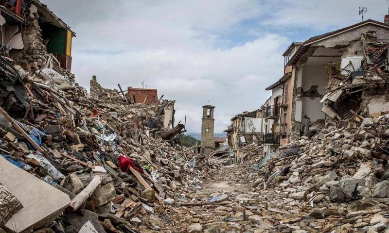 Число жертв землетрясения в Турции превысило 16 тыс. человек