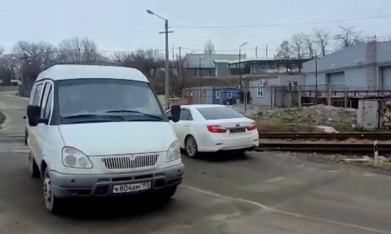 В Новороссийске из-за ремонта на 4 дня закроют движение через ж/д переезд в поселке Верхнебаканском