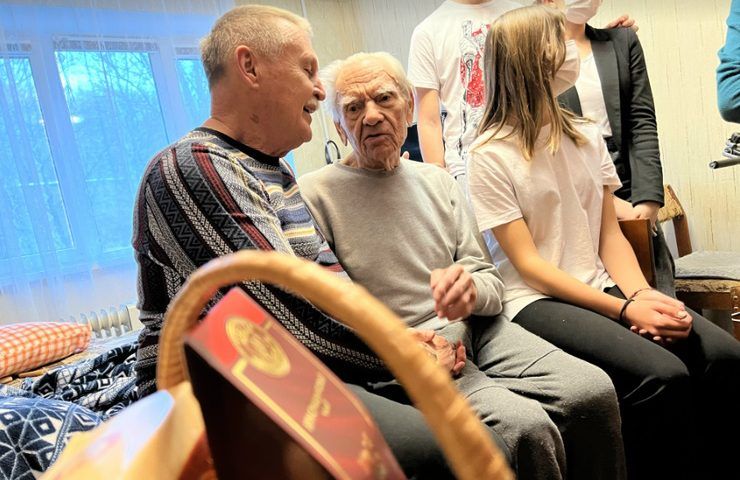 В Туапсинском районе с 80-й годовщиной победы в Сталинградской битве поздравили Петра Лоншакова