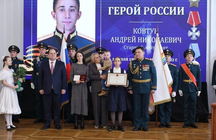 Погибшего в СВО сына вице-губернатора ЕАО посмертно наградили звездой Героя России