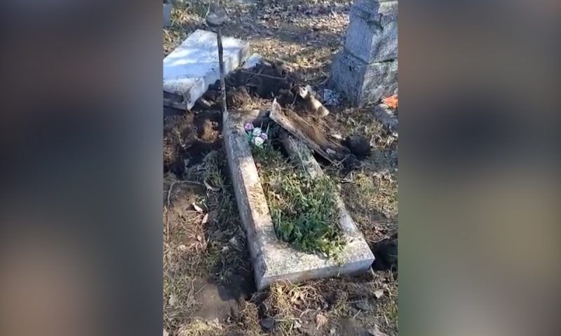 Повредивших памятники на сельском кладбище в Северском районе вандалов задержали