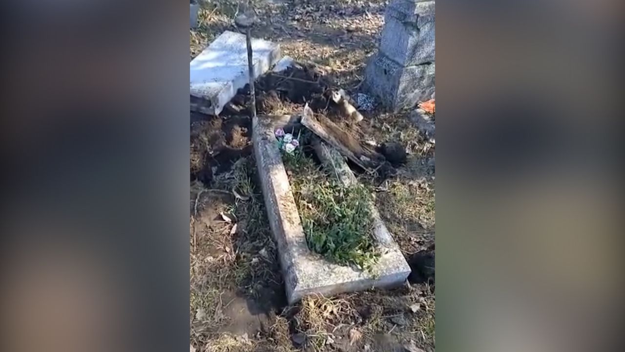 Повредивших памятники на сельском кладбище в Северском районе вандалов задержали