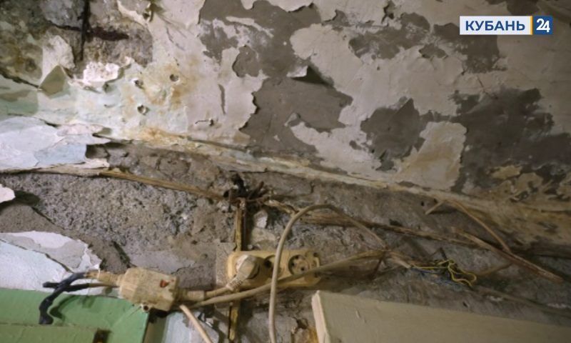 Прокуратура Новороссийска организовала проверку после жалоб жильцов аварийной трехэтажки
