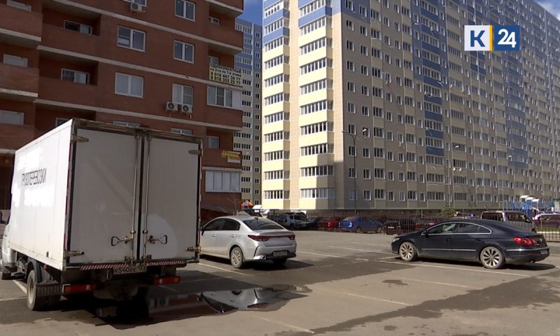 В Краснодаре жители двух жилых комплексов не поделили стоянку