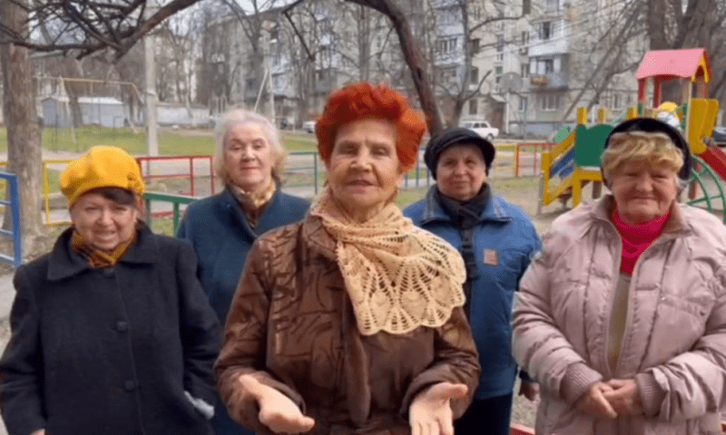Мы пуговички перешьем: краснодарские пенсионерки из «Отрядов Путина» попросили Киркорова прислать им костюмы