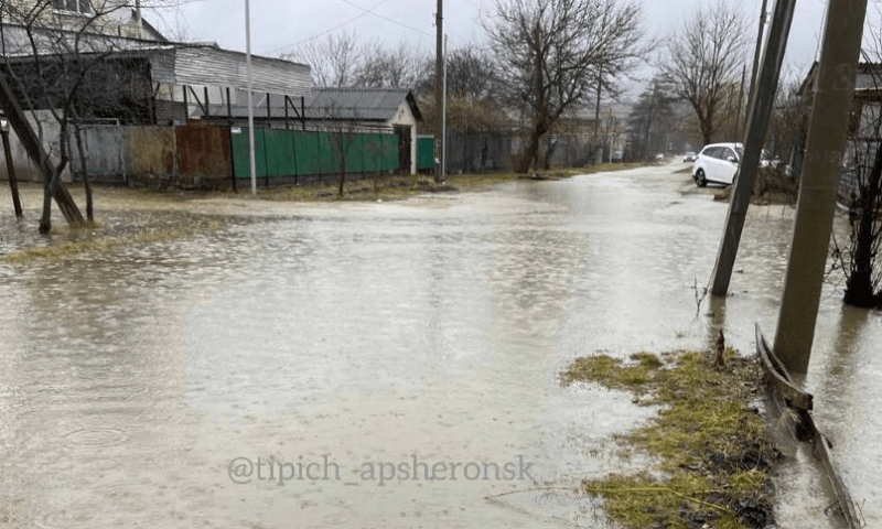 Жители Апшеронска сообщили о подтоплениях после сильного ливня