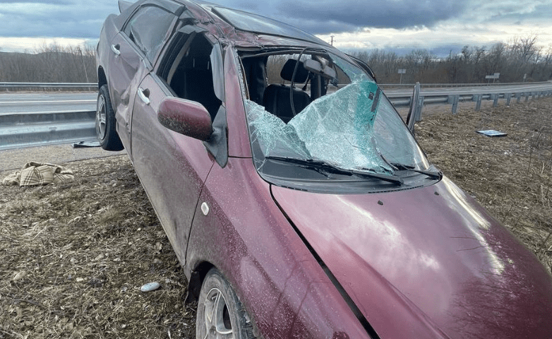 В Краснодарском крае 18-летний водитель без прав перевернулся на иномарке, есть пострадавшие