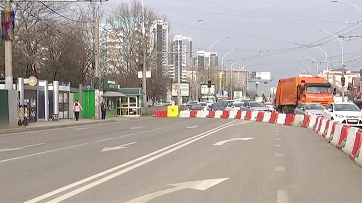 В Краснодаре в районе нового перехода на Красных Партизан приведут в порядок тротуары и остановки