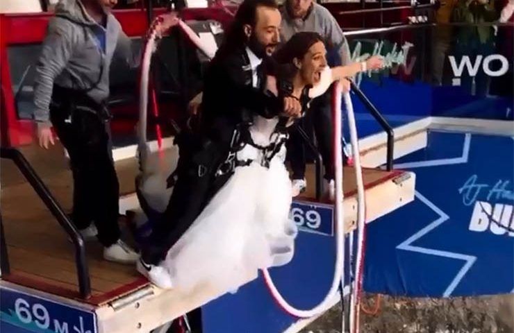 Свадьба запомнится надолго: молодожены в Сочи совершили экстремальный прыжок с высоты 70 метров